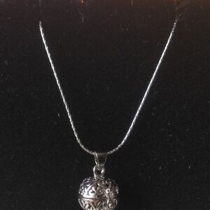 Elegant Vintage Cookie Lee Pendant Necklace